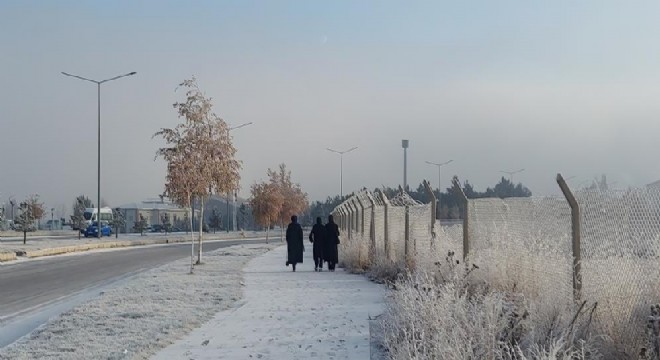 - Erzurum buz kesti, sis şehri örttü